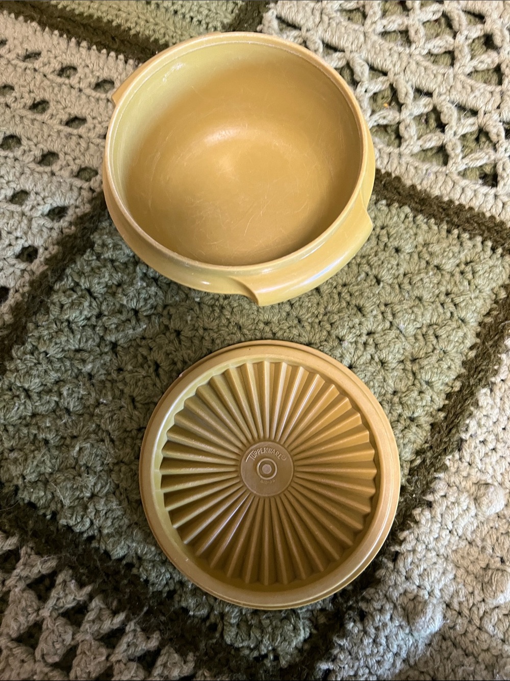Tupperware Round Lidded Containers in Red, Yellow, Brown, and Olive - Picture 5 of 11